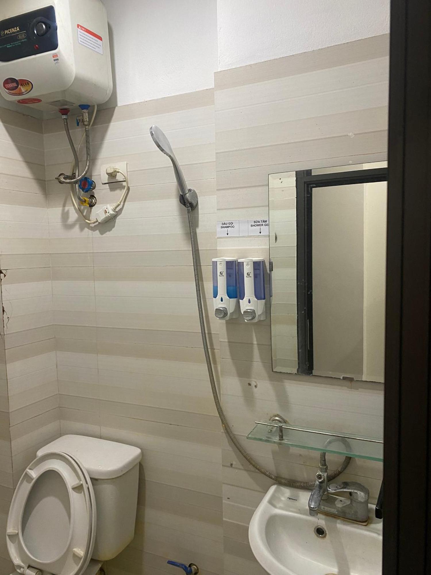 Nam Cuong Motel - Phong Don Co Cua So Thoang Mat Khep Kin - Thang May Hanoi Exteriör bild